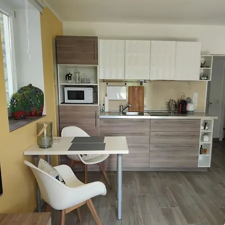 Gemuetliches Garten-apartment Mit Bergblick Apartamento