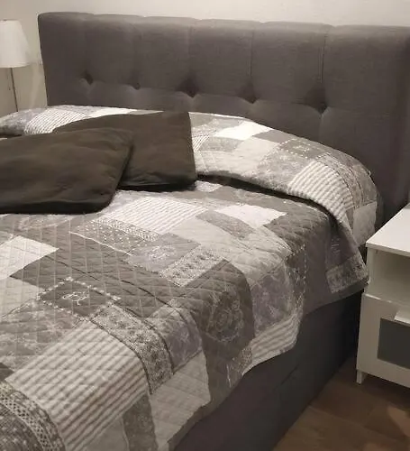 Gemütliches Garten-apartment Mit Bergblick Apartamento